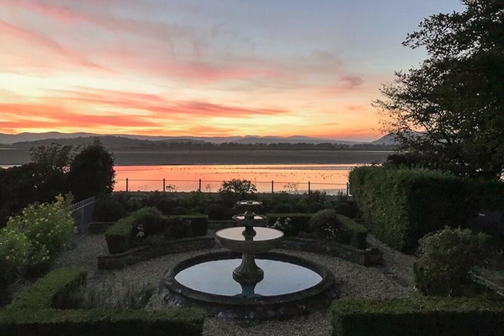 Vendor Sunset Pho...