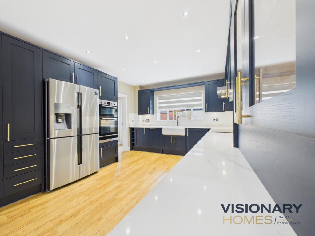 CAM03522G0-PR0216-STILL014