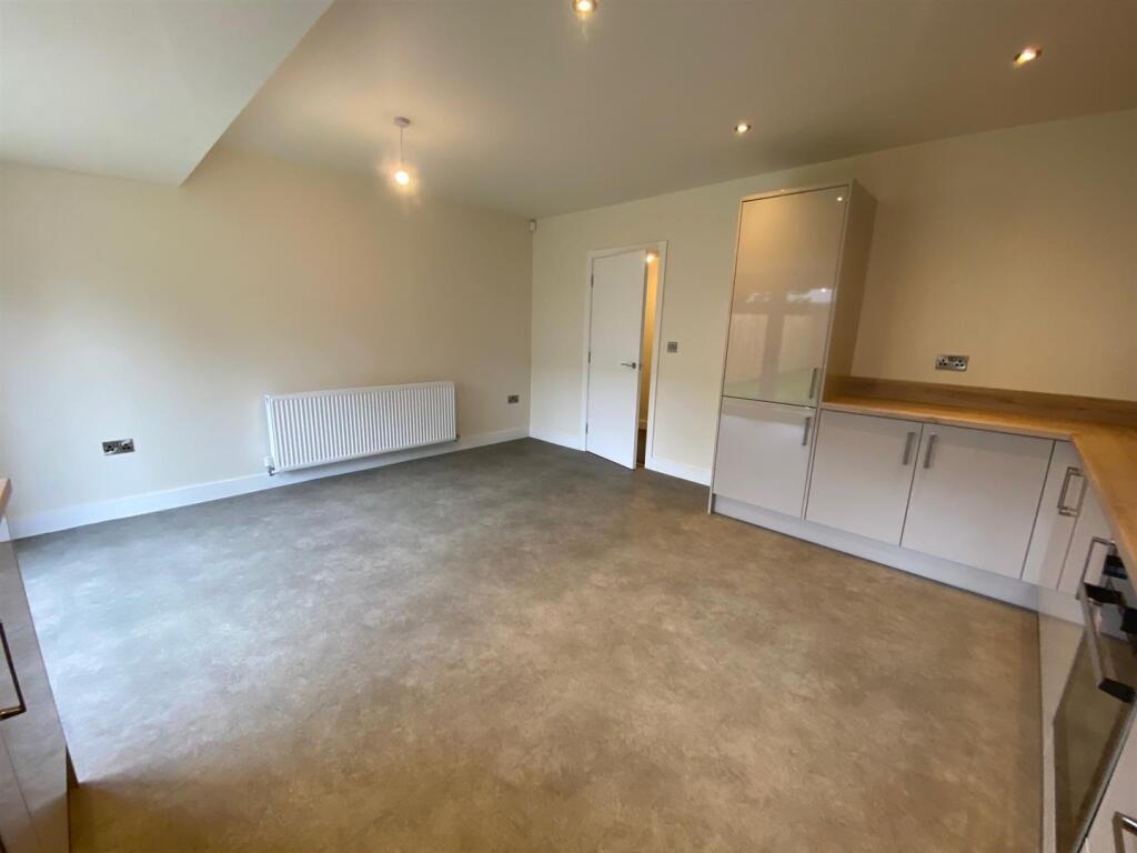 DINING KITCHEN 2.jpg
