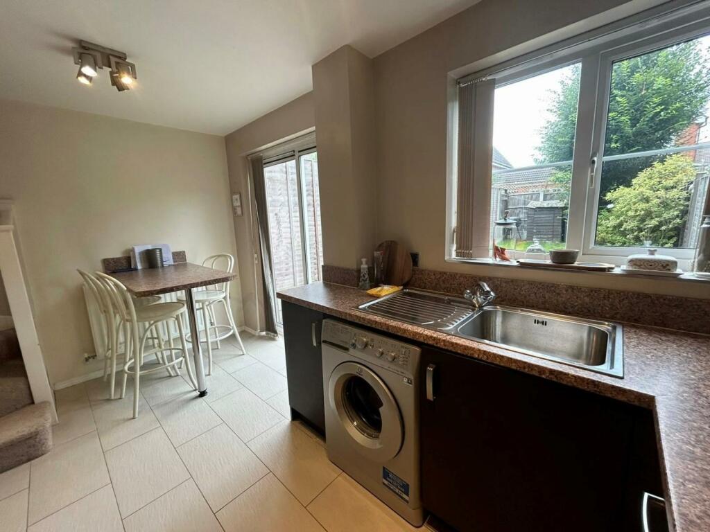 kitchen/dining room.jpg