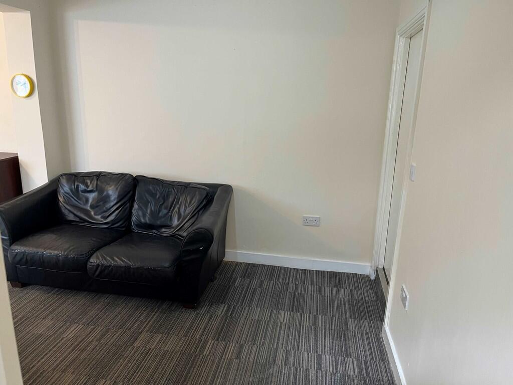 Lounge_Photo2___2...