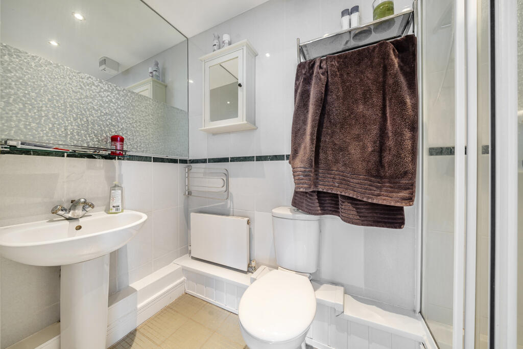 1304575-4-6846e91...