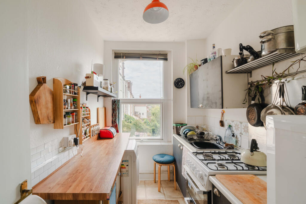 Hall Floor Flat - Kitchen