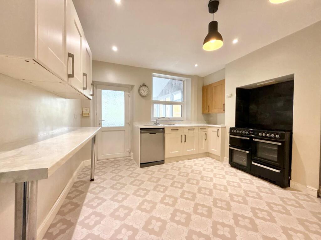 Kitchen1.jpg