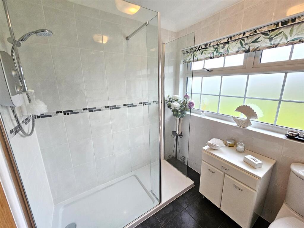 Shower Room.jpg