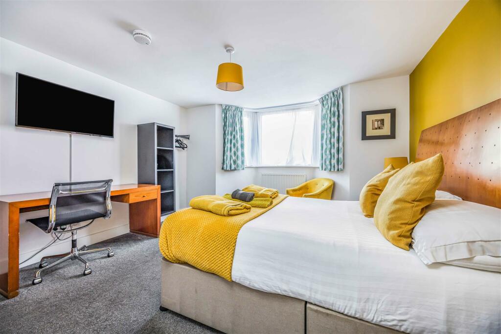 Blue Star House 20 Elphinstone Road, Southsea-Smal