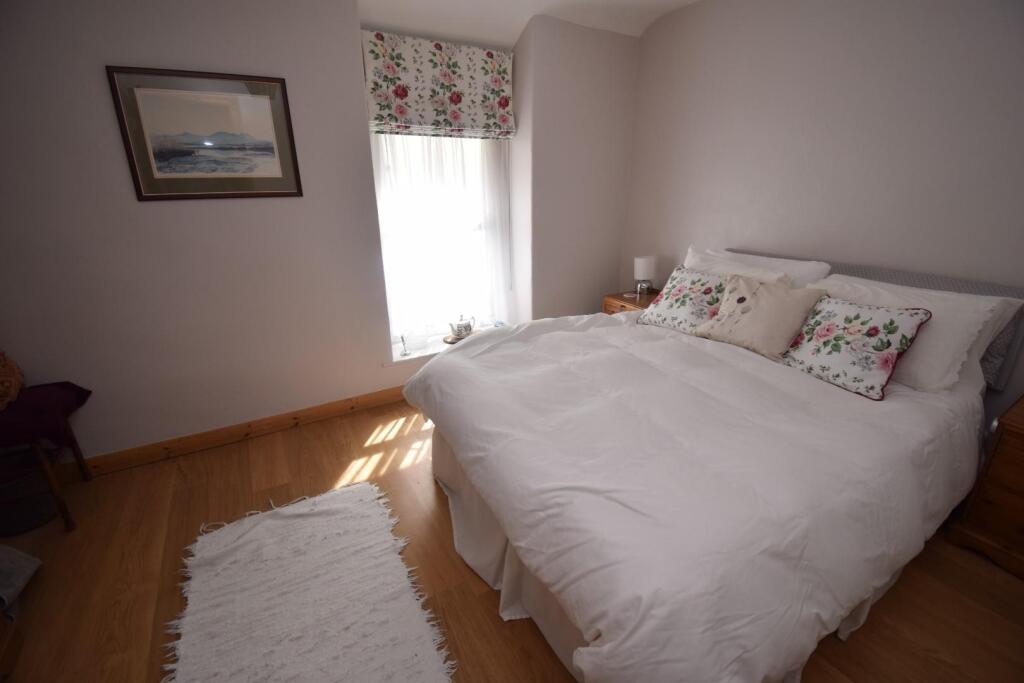 Bedroom 1.JPG