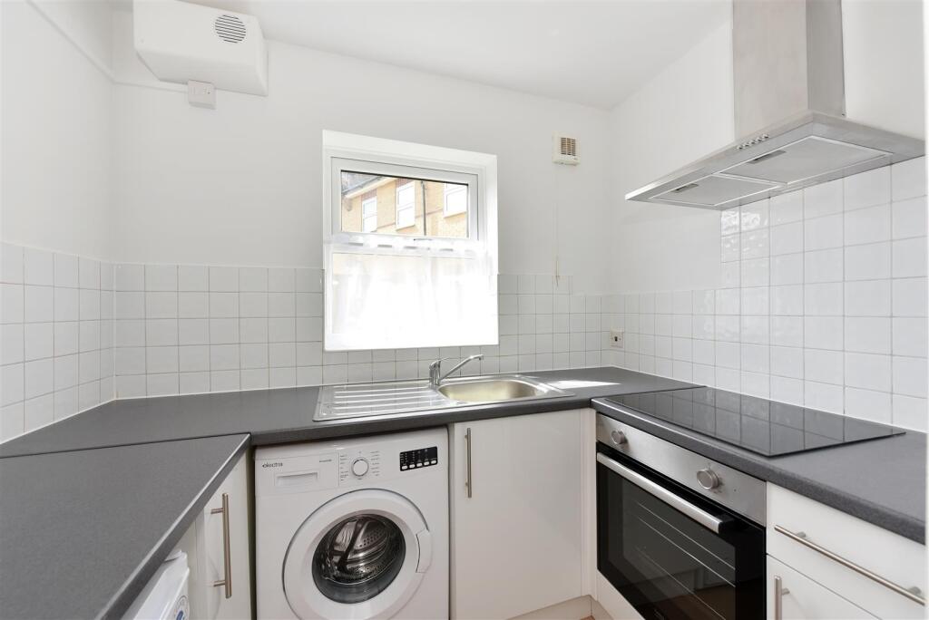 Thames Circle (4).JPG