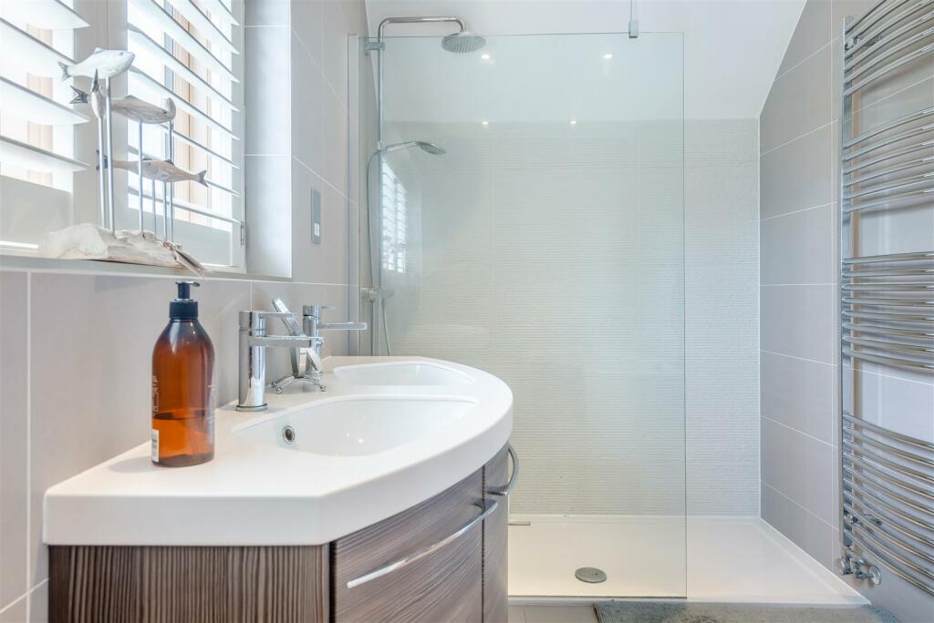 8608074-interior30.jpg