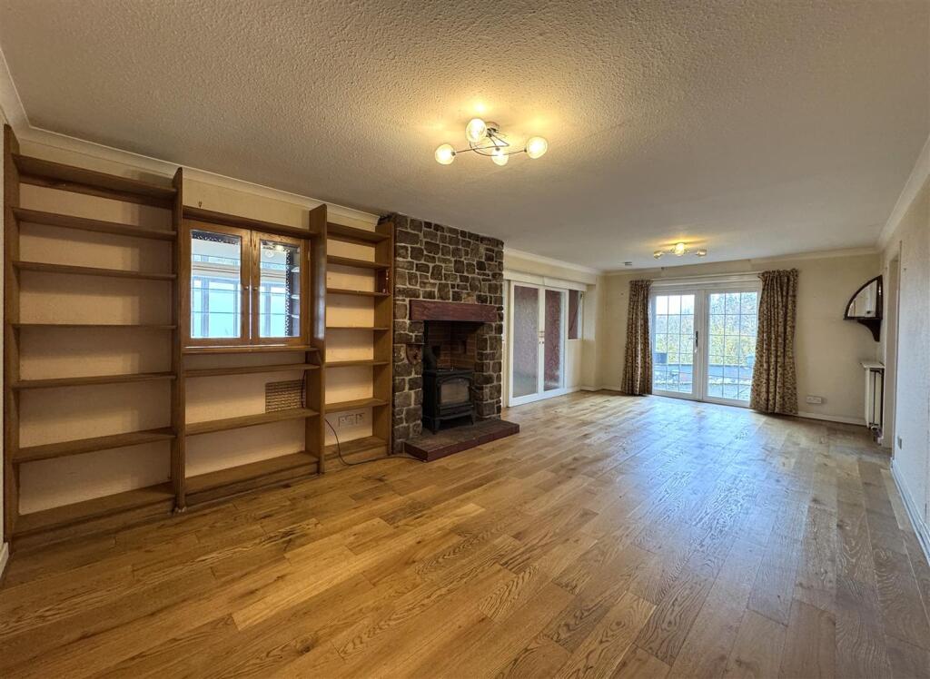 FAMILY ROOM.JPG