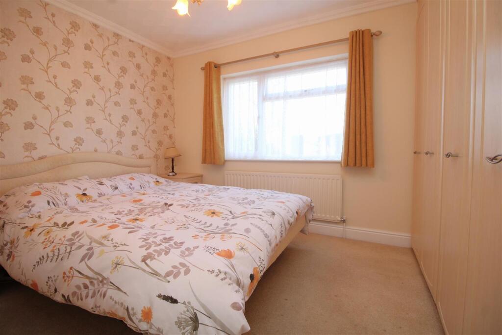 bedroom 1 .JPG