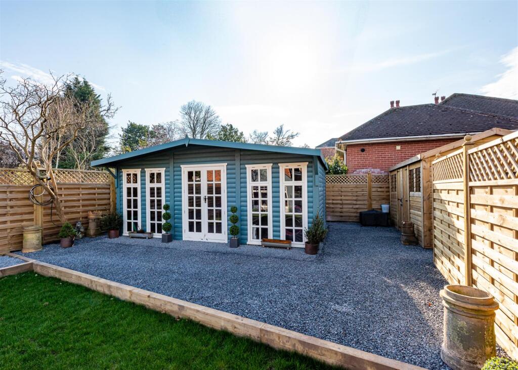 49 Richmond Road-garden2.jpg