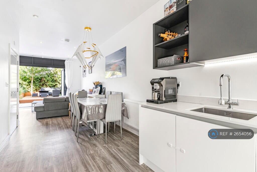 Kitchen / Dinning 