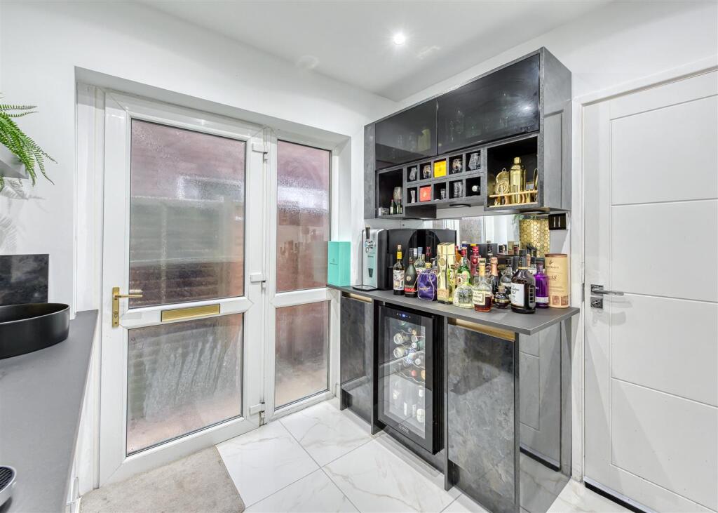 27 Mount Road-FEB25-bar1.jpg