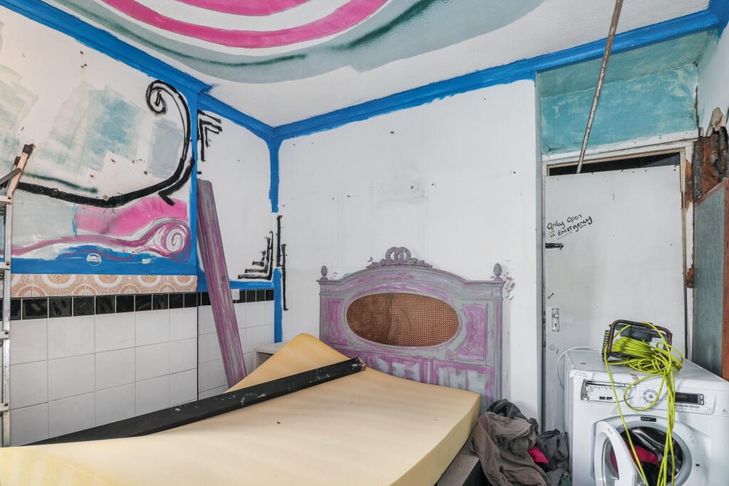 Flat 7, Florence Court, Eastern Esplanade, Cliftonville, Margate, Kent, CT9 2JD