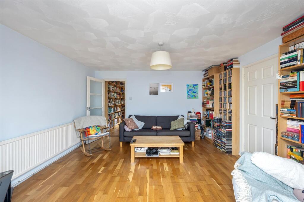 Chichester Close 3 LIVING ROOM.jpeg