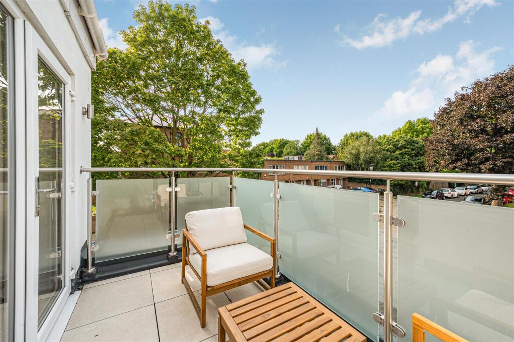 Flat 3, 42 Ellesmere.12.jpg