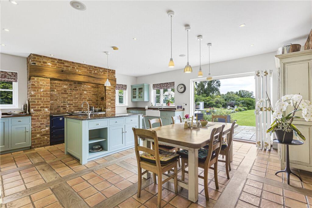 Kitchen/Breakfast Rm