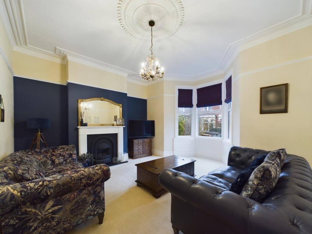 CAM02195G0-PR0064-STILL008