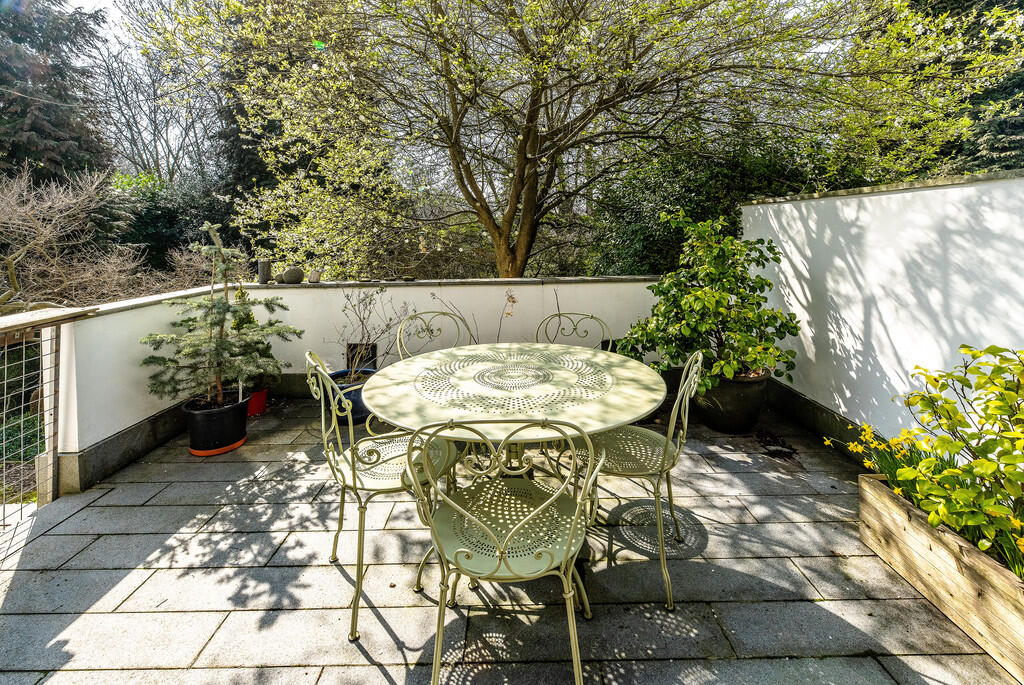 34 Warwick Road 0...