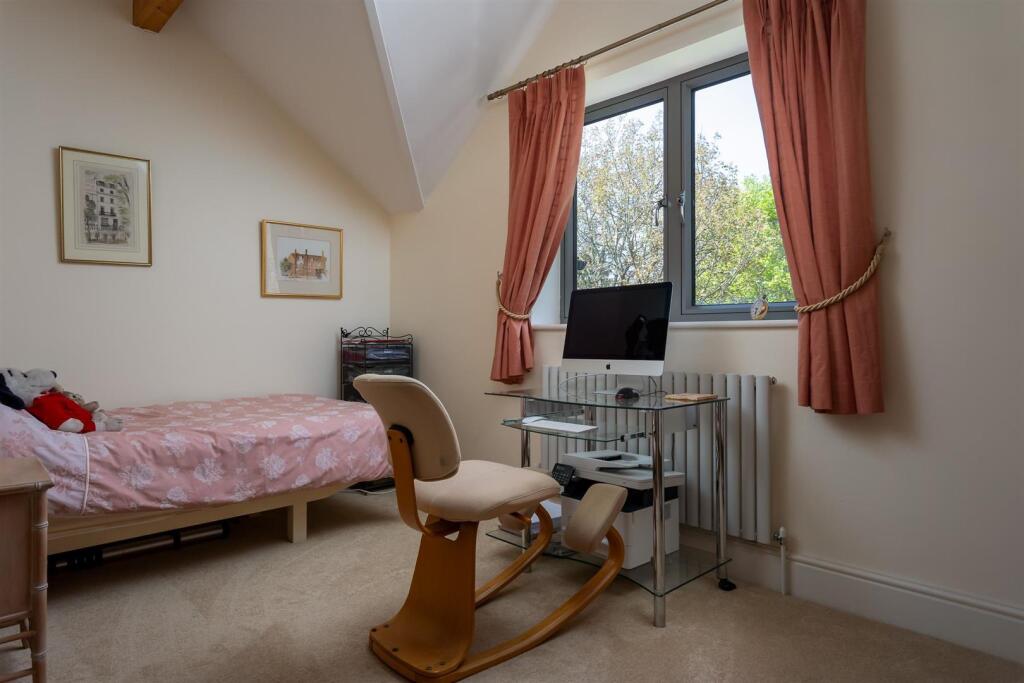 55 - The Bee Garden - GL7 5JF - Web.jpg