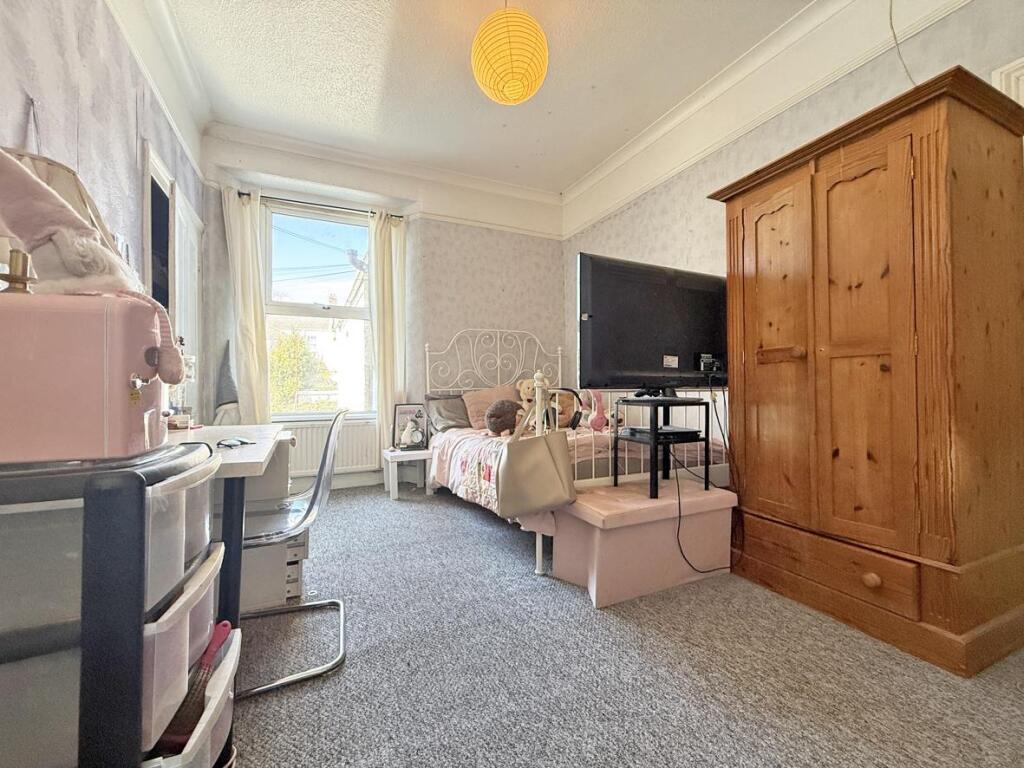 Palmerston Street 10 - Bed 2.jpg