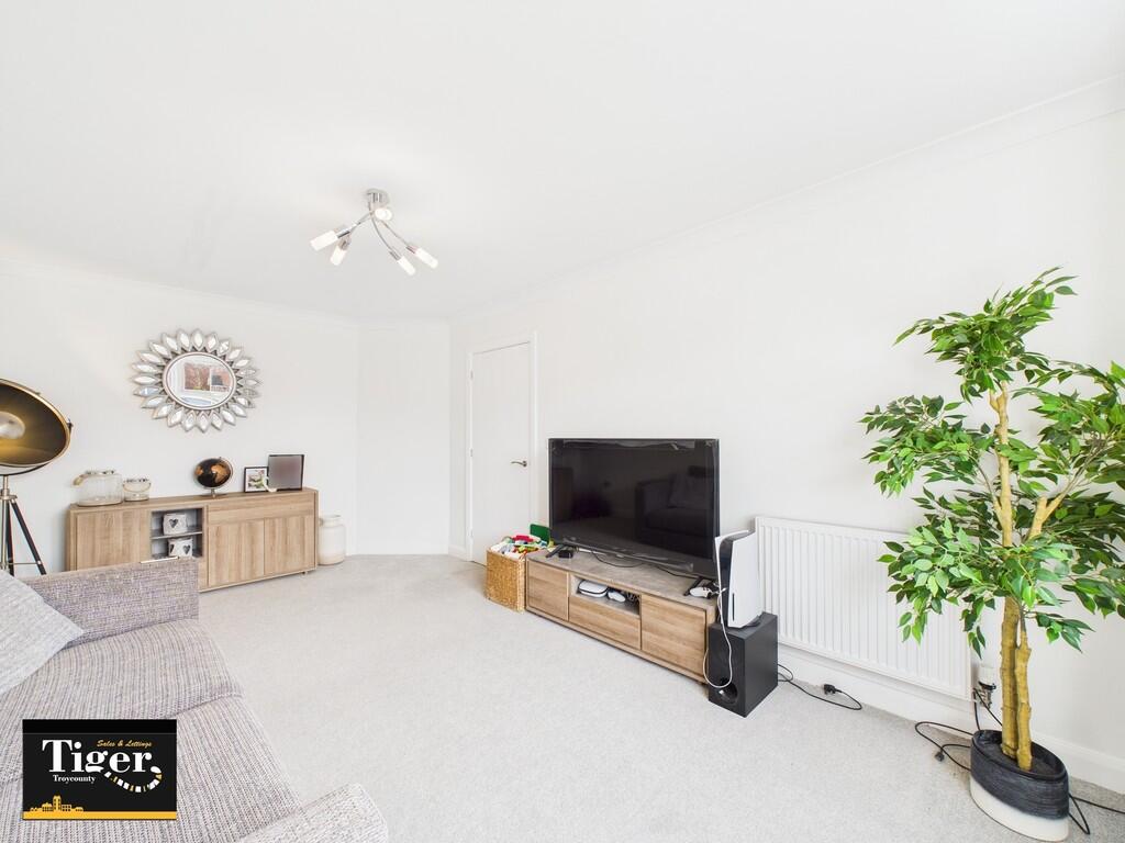 CAM02176G0-PR0525...