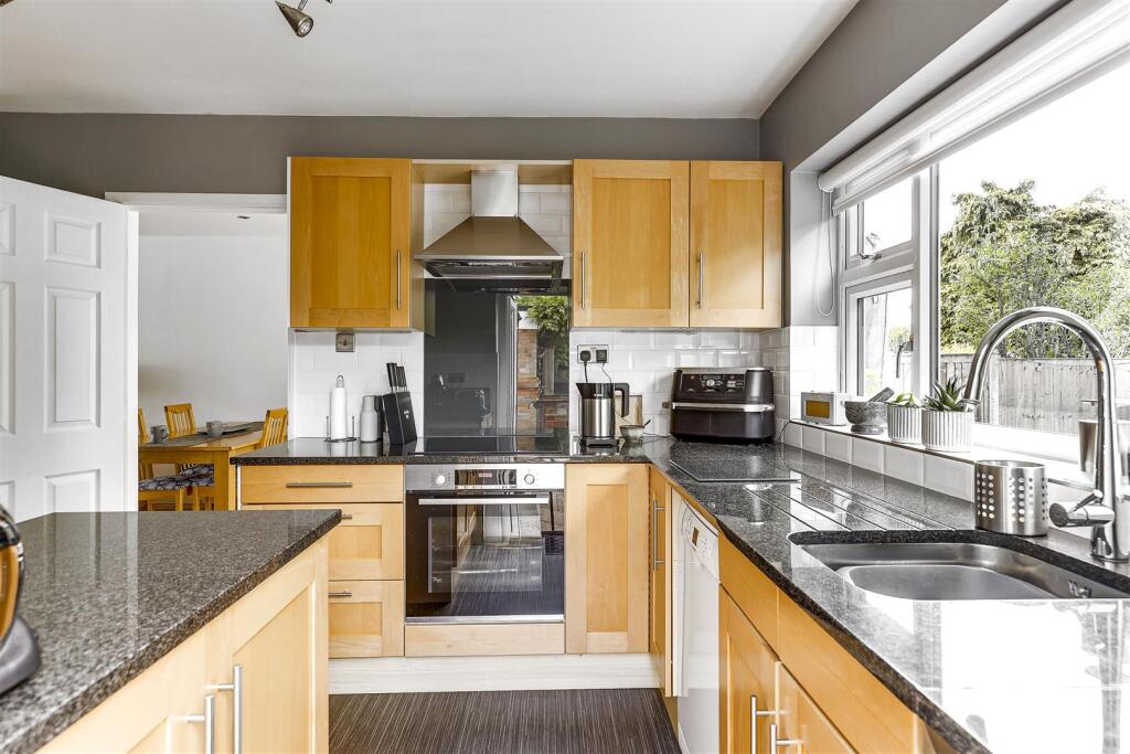 Kitchen b.JPG