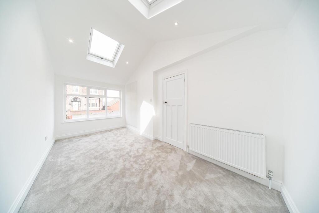 6 stanley crescent sitting room 2.jpg