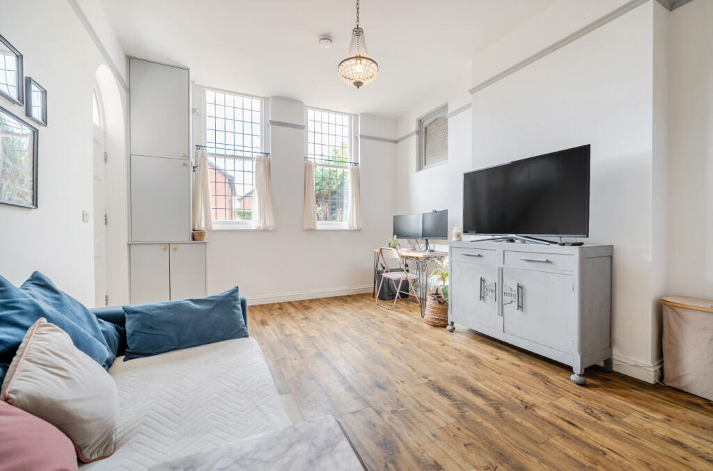 1372154-7-68ff70f...