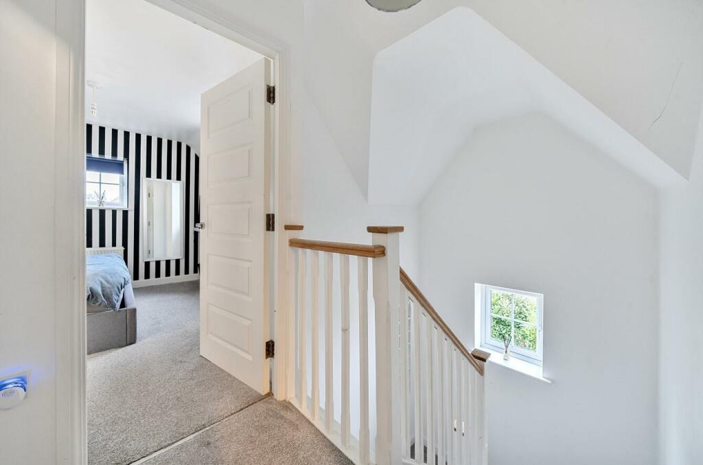 4Cowley Meadow Way, Crick
