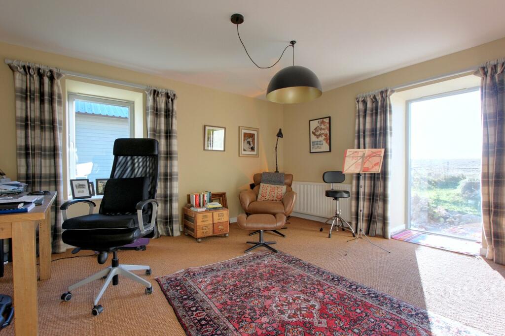 Bedroom / Office