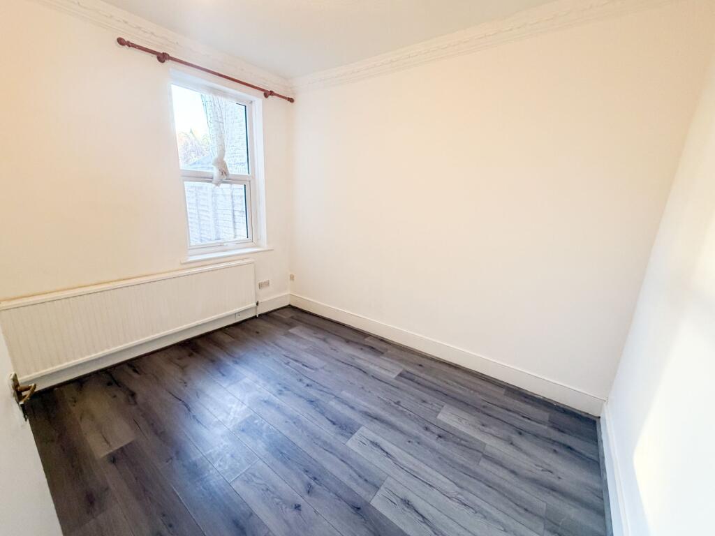 Boundary Rd E13
