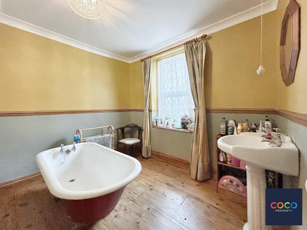 (First Floor)Bathroom