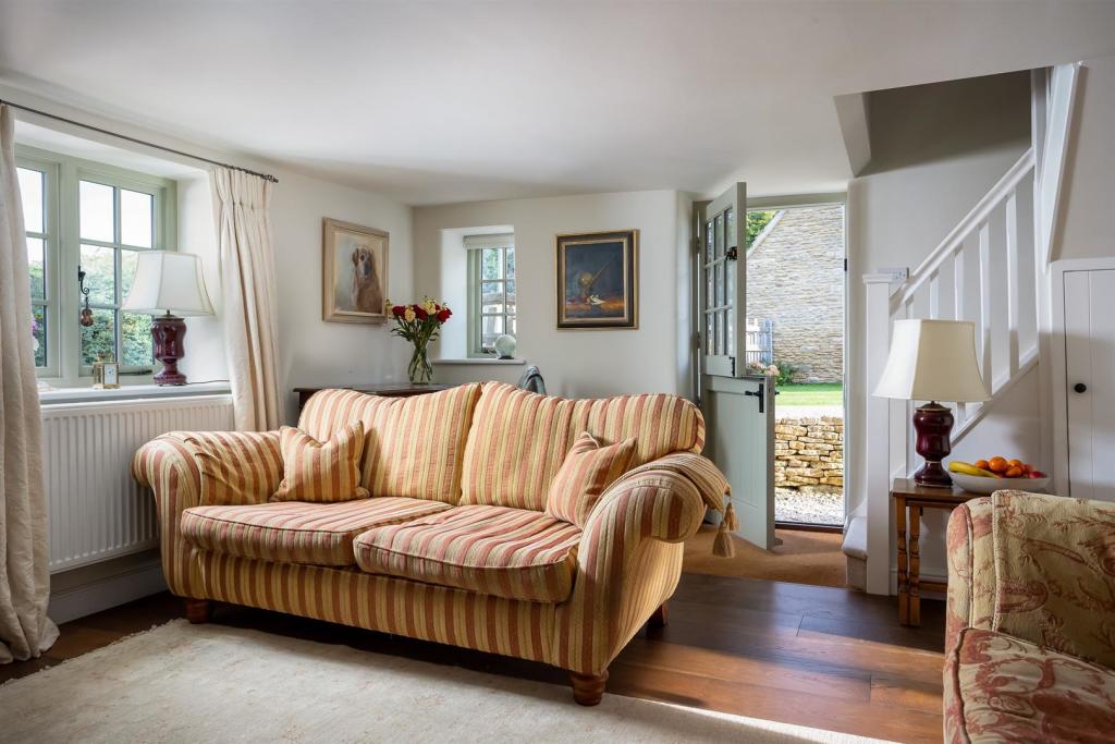 29 - St Anthony¿s Cottage - GL8 8TT - Web.jpg