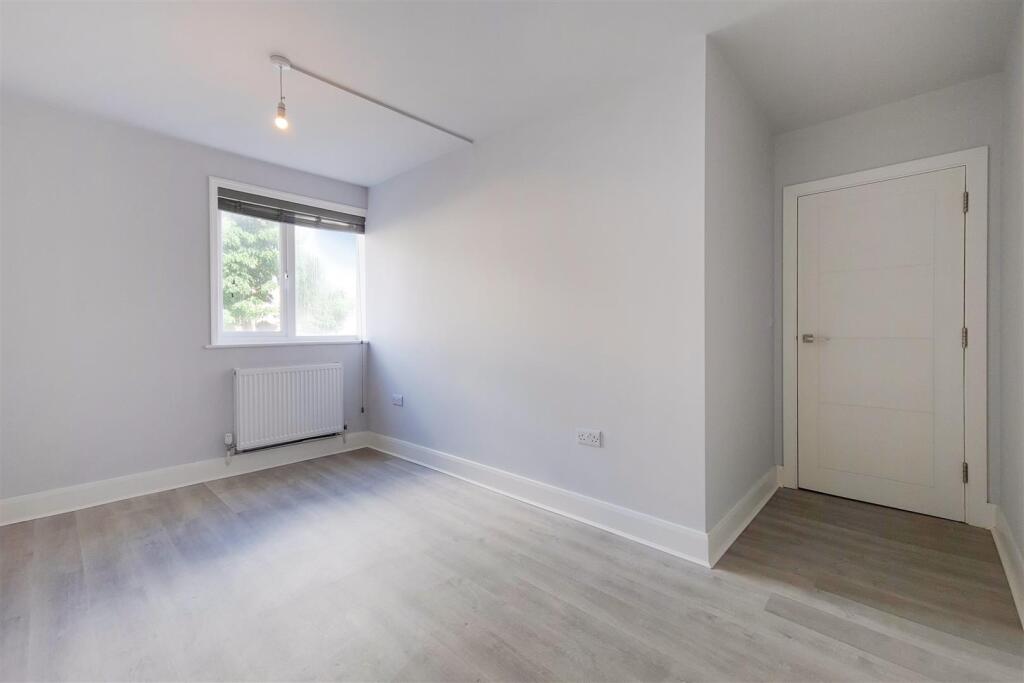 4_Main Bedroom-0.jpg