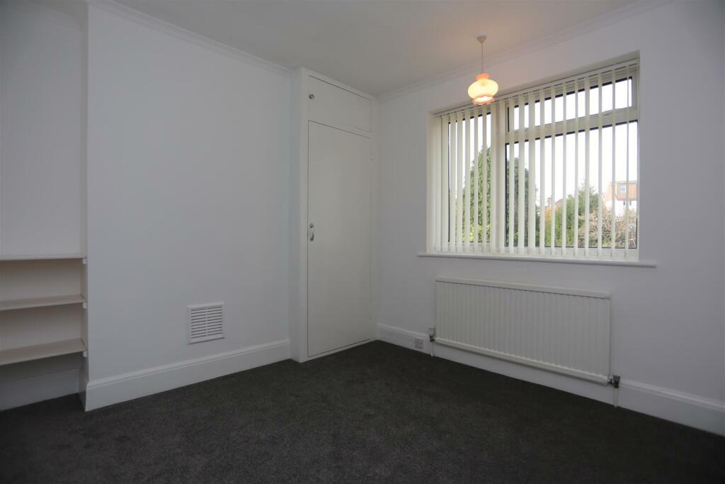 56 Applesham Avenue Bed 2.JPG