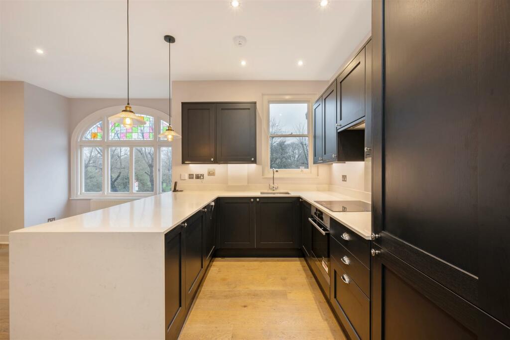 Flat C, 402 Fulham Palace Road Lo-1.jpg