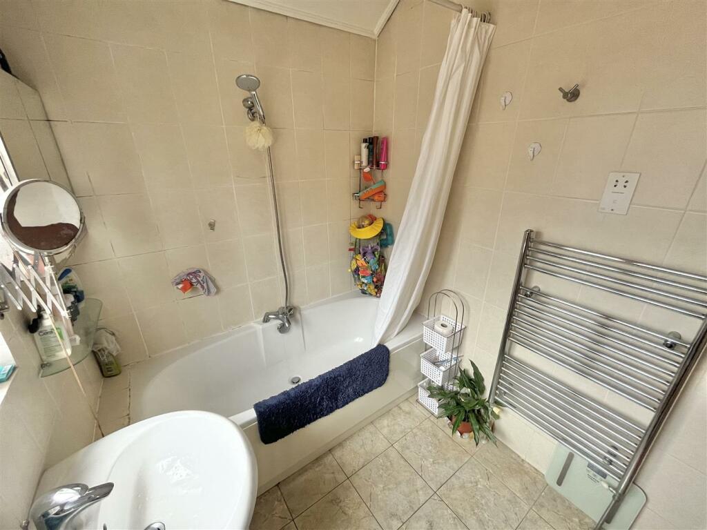 Bathroom Aspect 2.jpg