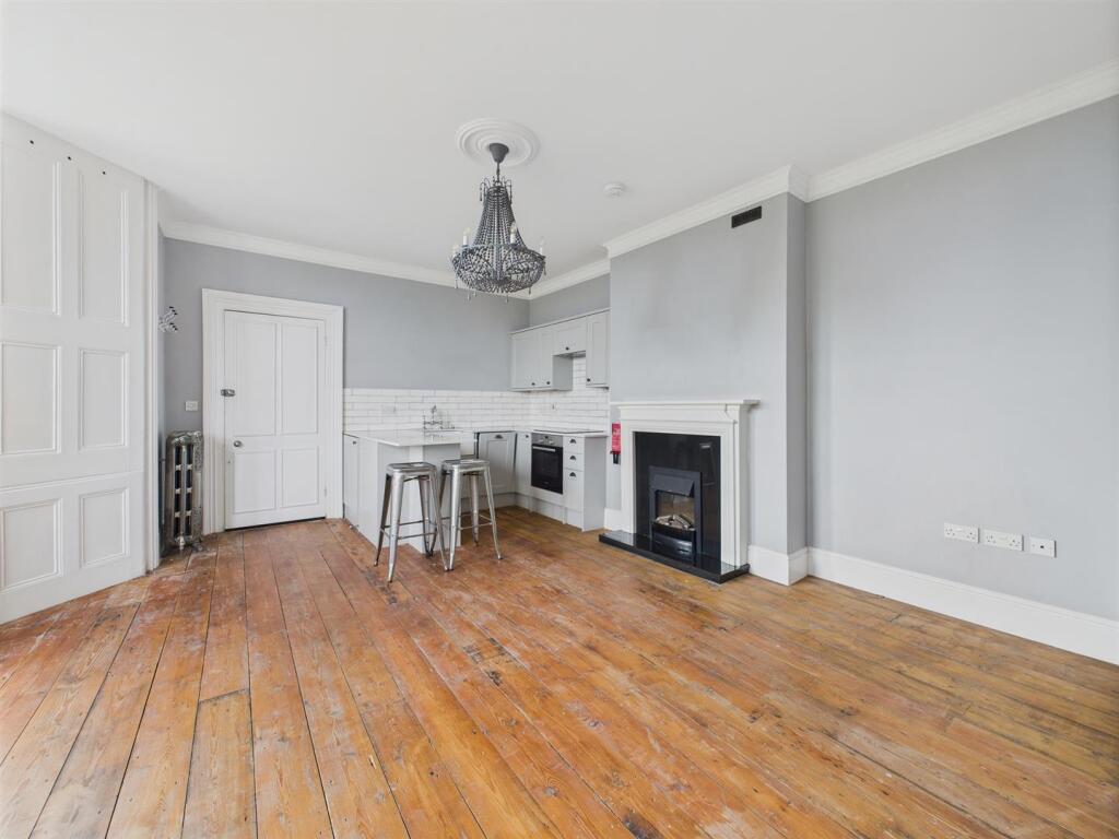 Open plan living space.....jpg