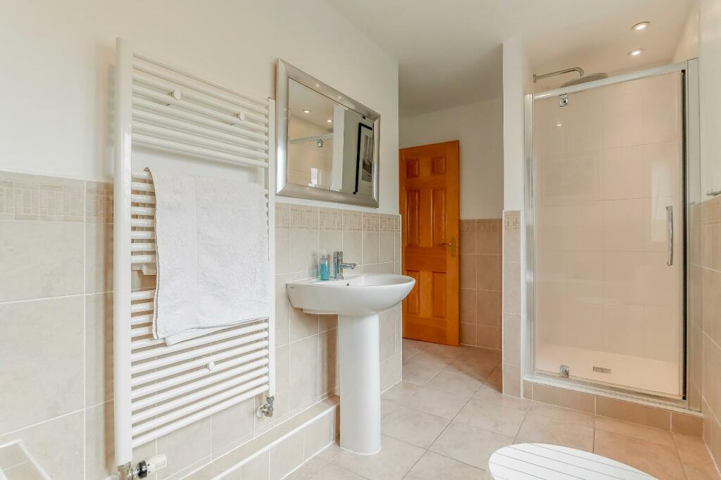 Master Bedroom Ensuite - B.jpg