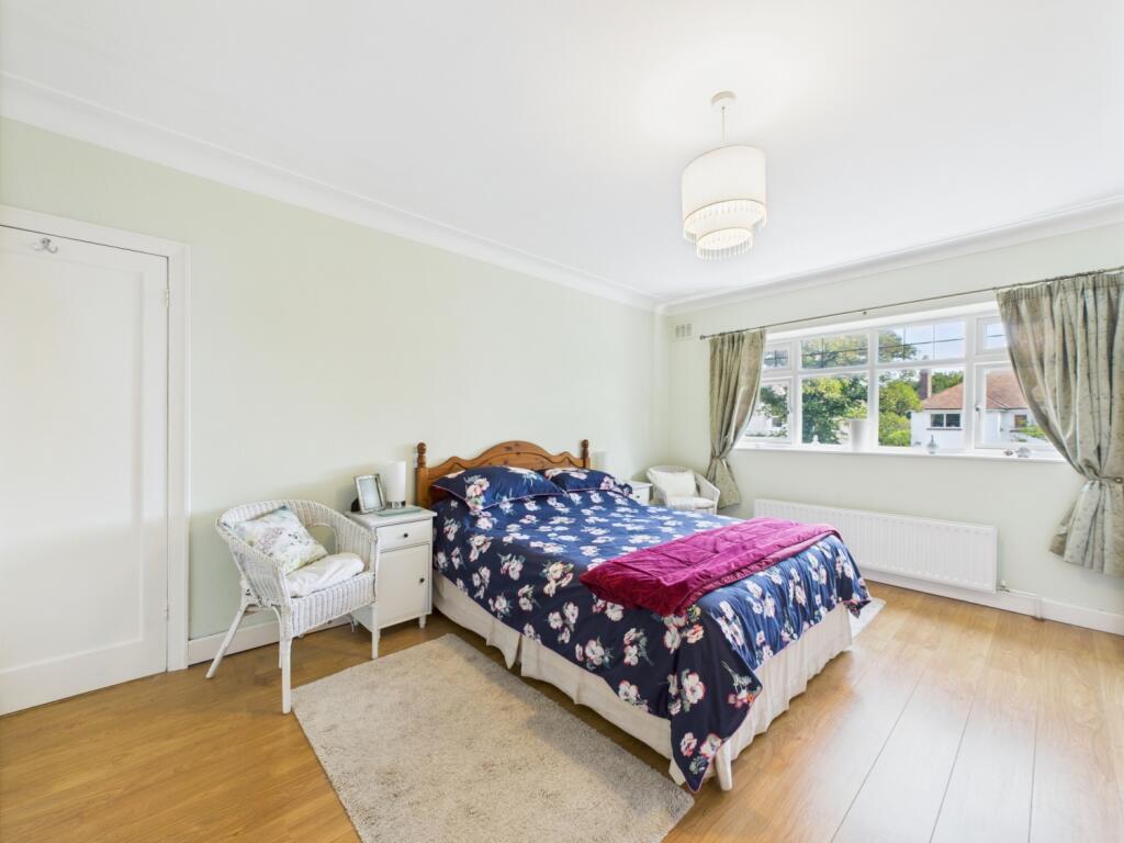 CAM02386G0-PR0141-STILL024