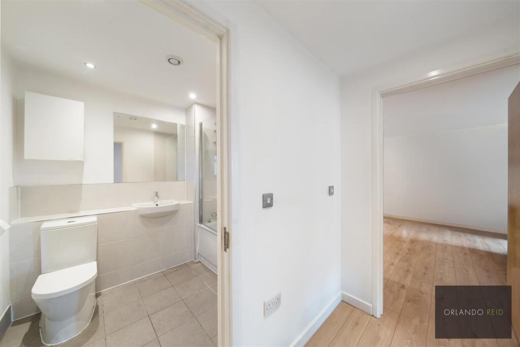 Flat 16, 57 Cowley Road SW9 6BN-9.jpg
