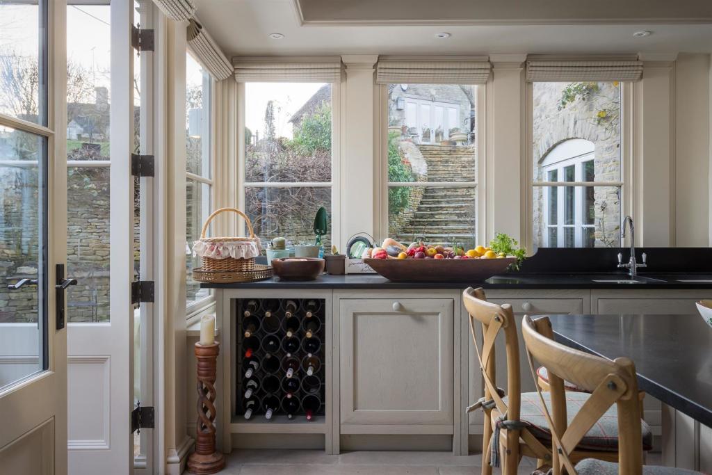 7 - Ditch Lane Cottage - GL7 5ER - Web.jpg