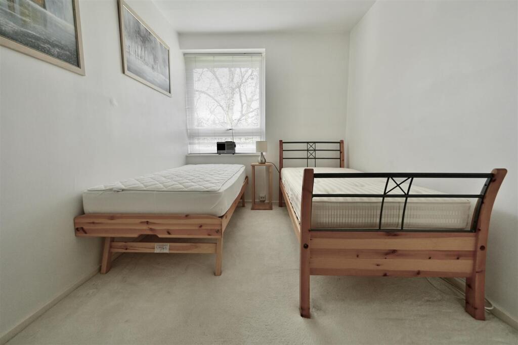 23 Extra Bedroom 2 - 2.jpeg