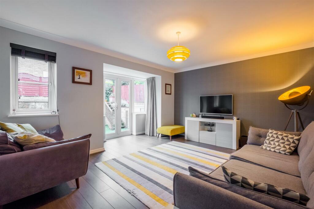 LOUNGE 1.jpg