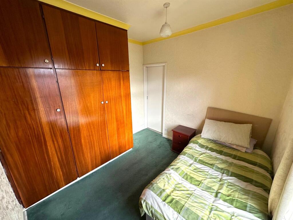 bed 2 2.jpg