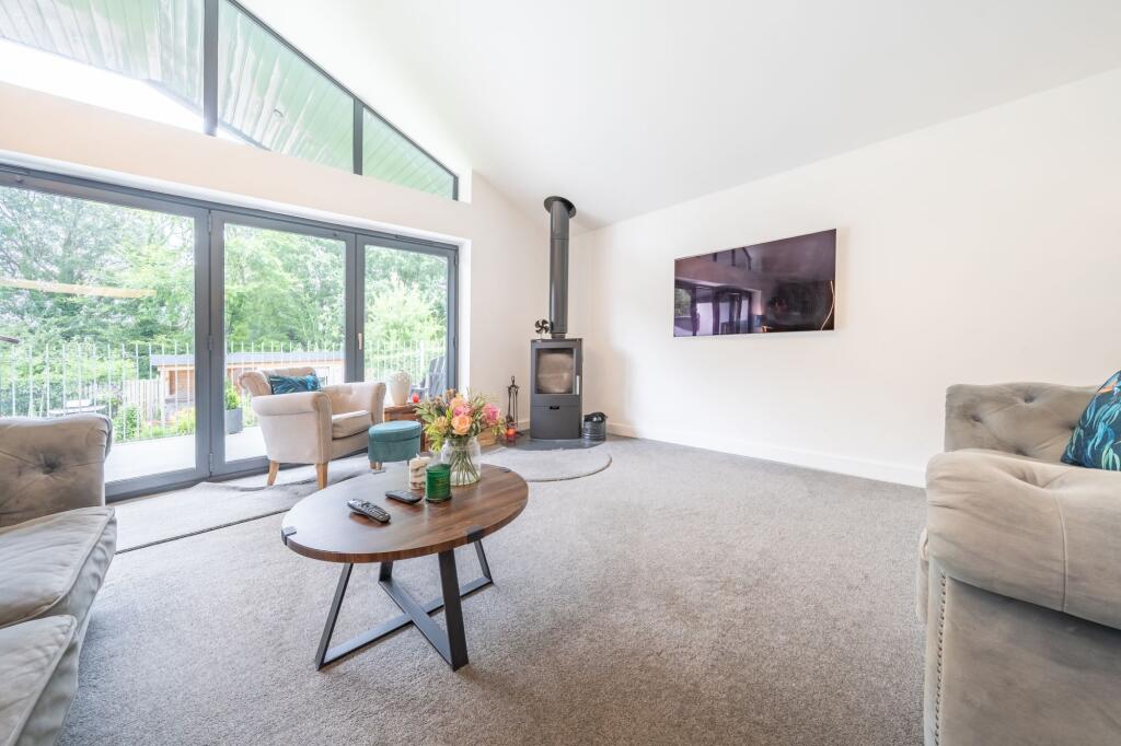 OPEN PLAN LIVING AREA