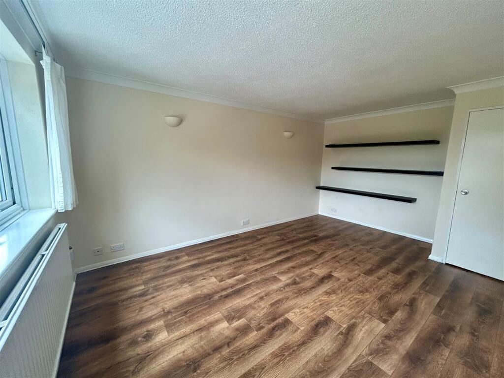 120 Henley Drive lounge.jpg