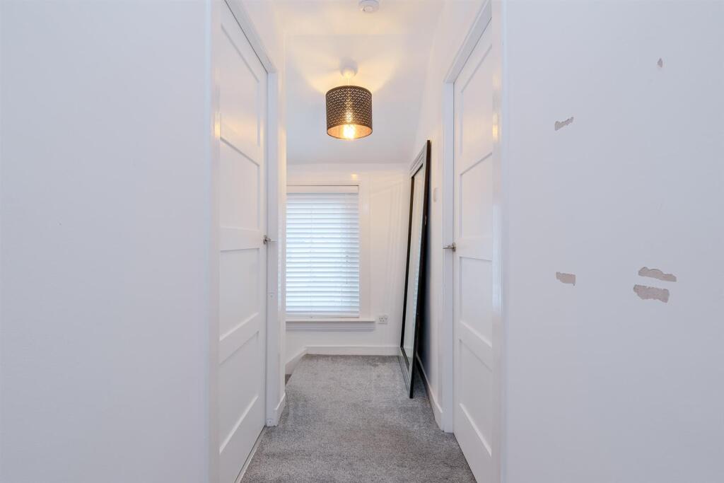 023-241 Dyfrig St, Shotts ML7 4BY.jpg